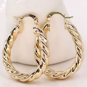 🌟NEW🌟 18k Gold Twisted U-Shaped Hoop Earrings